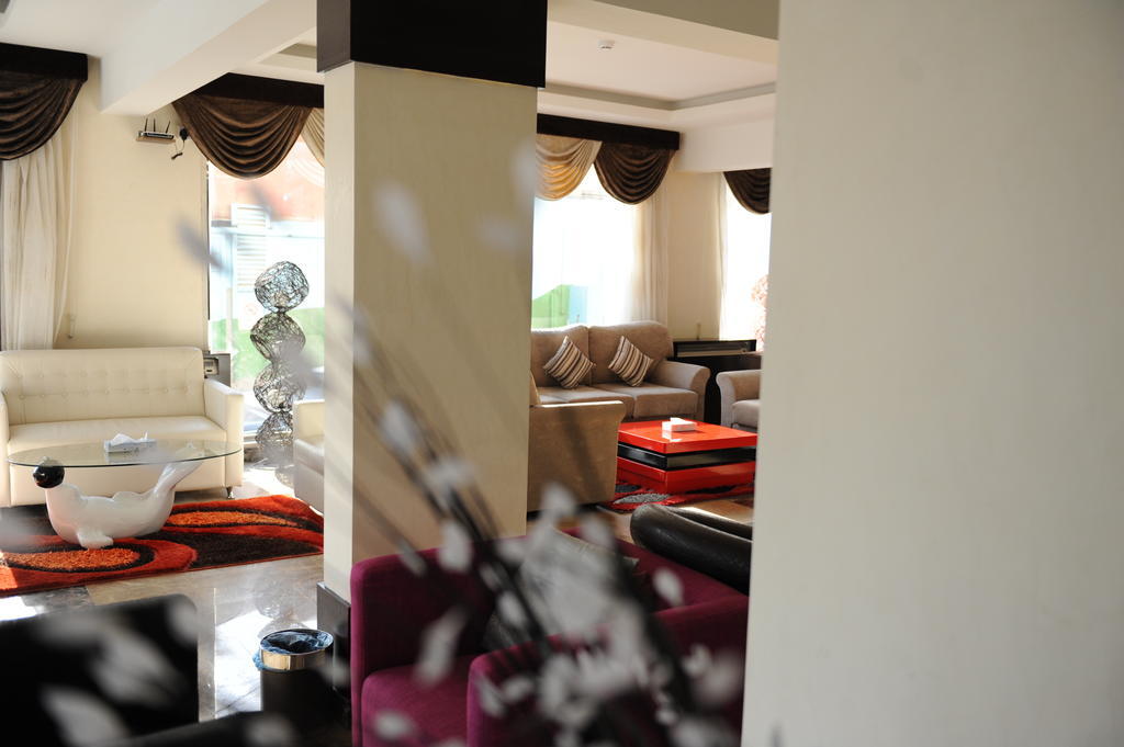Hotelier Suites Riyadh Eksteriør bilde