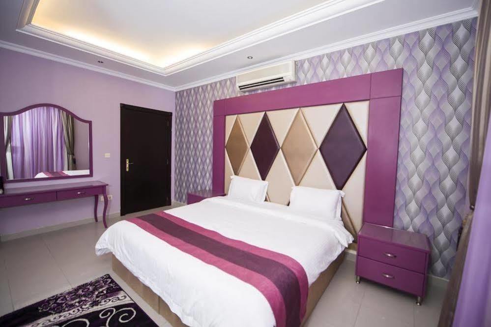 Hotelier Suites Riyadh Eksteriør bilde